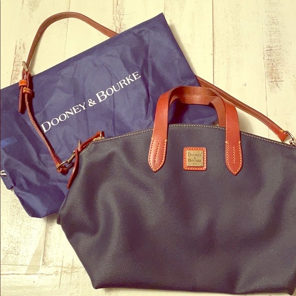 Dooney & Bourke Handbags - Dooney & Bourke Shoulder Purse